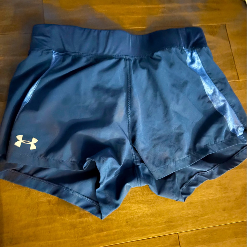 Under Armour navy blue shorts small
